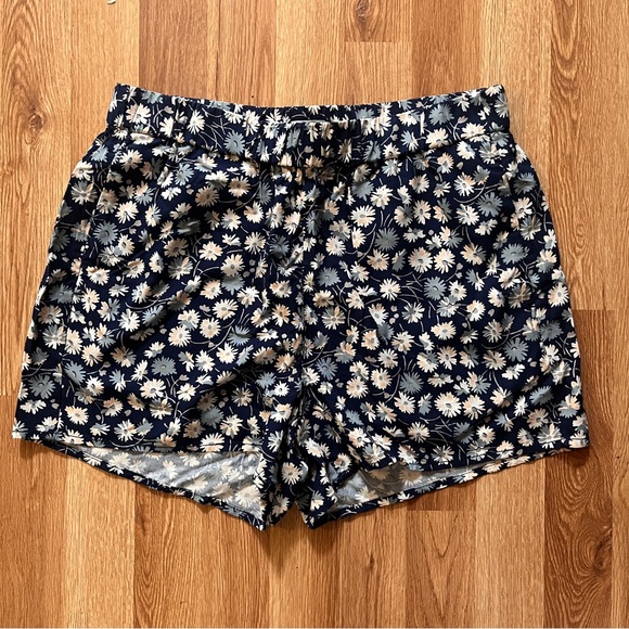 Drapey Pull-On Shorts in French Floral - Picture 5 of 10